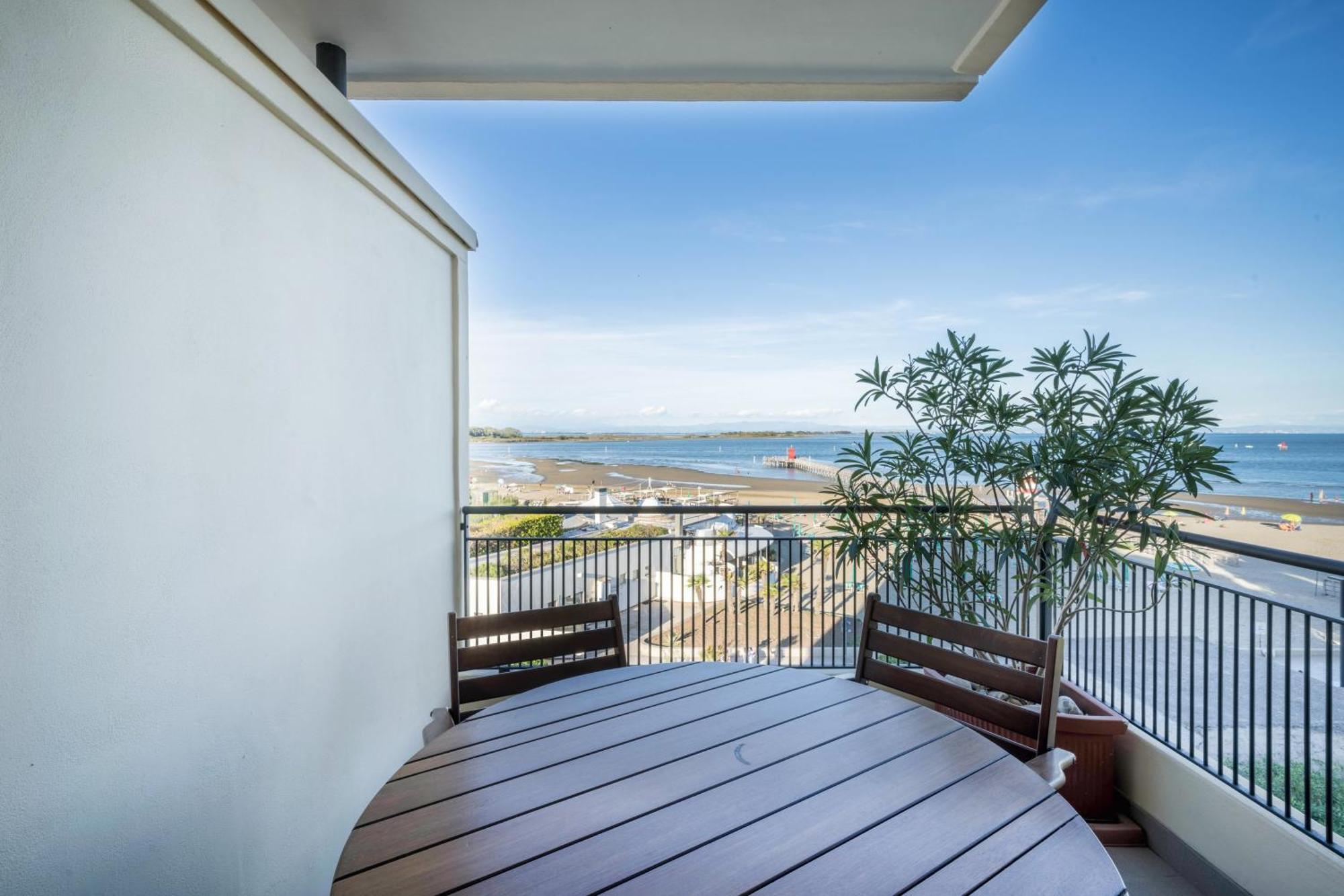 La Terrazza Sul Faro Apartment Lignano Sabbiadoro Bagian luar foto